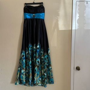 NWT Women’s Ever Pretty Peacock Strapless Maxi Dress size 8